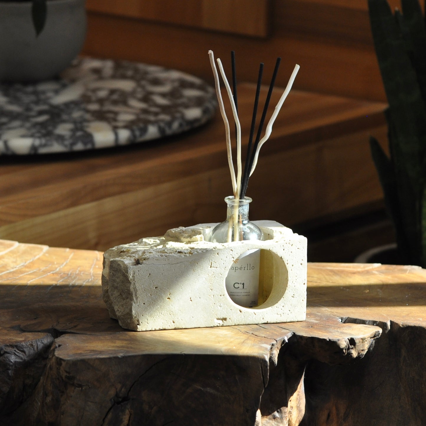 Diffuser Stand