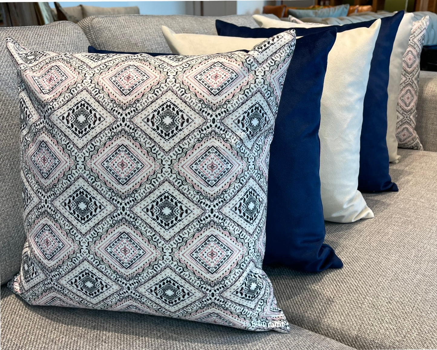 ‎ Cushion  16-062