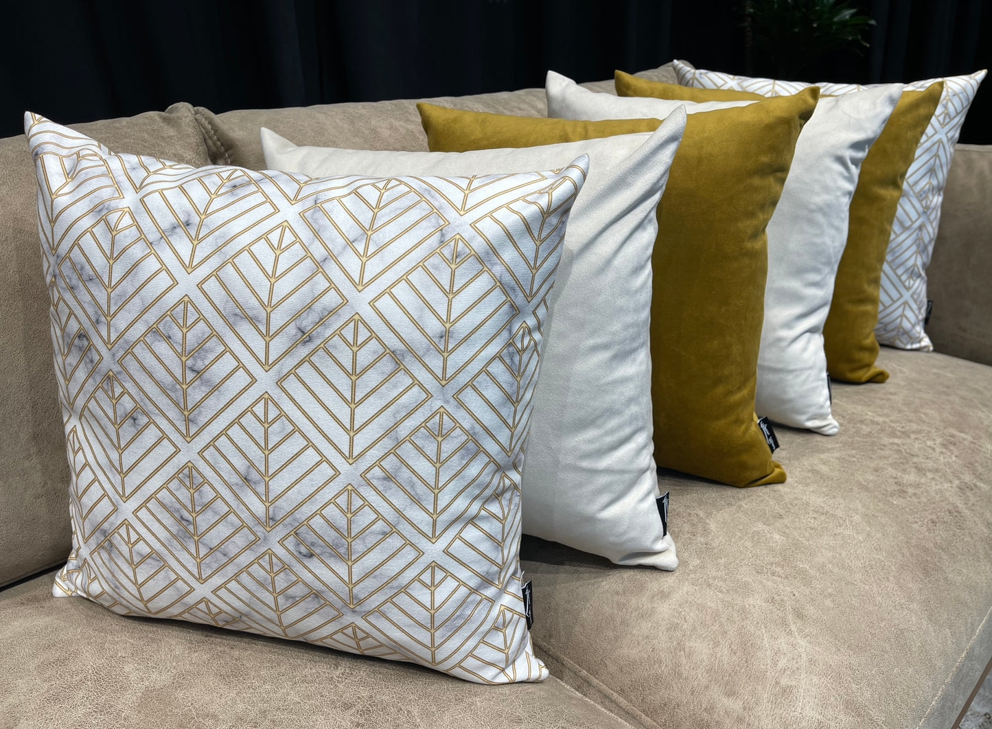 ‎ Cushion  16-129