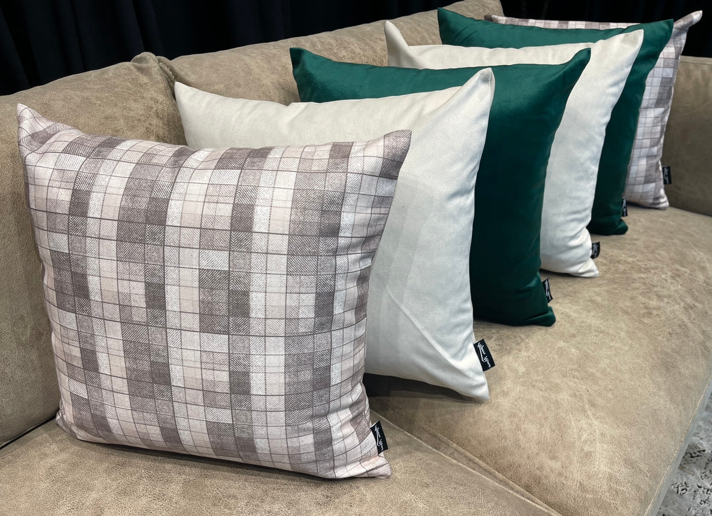 ‎ Cushion  16-073