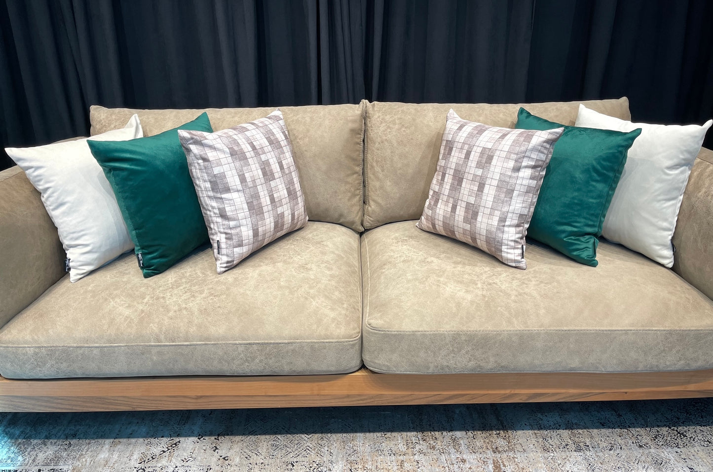 ‎ Cushion  16-073