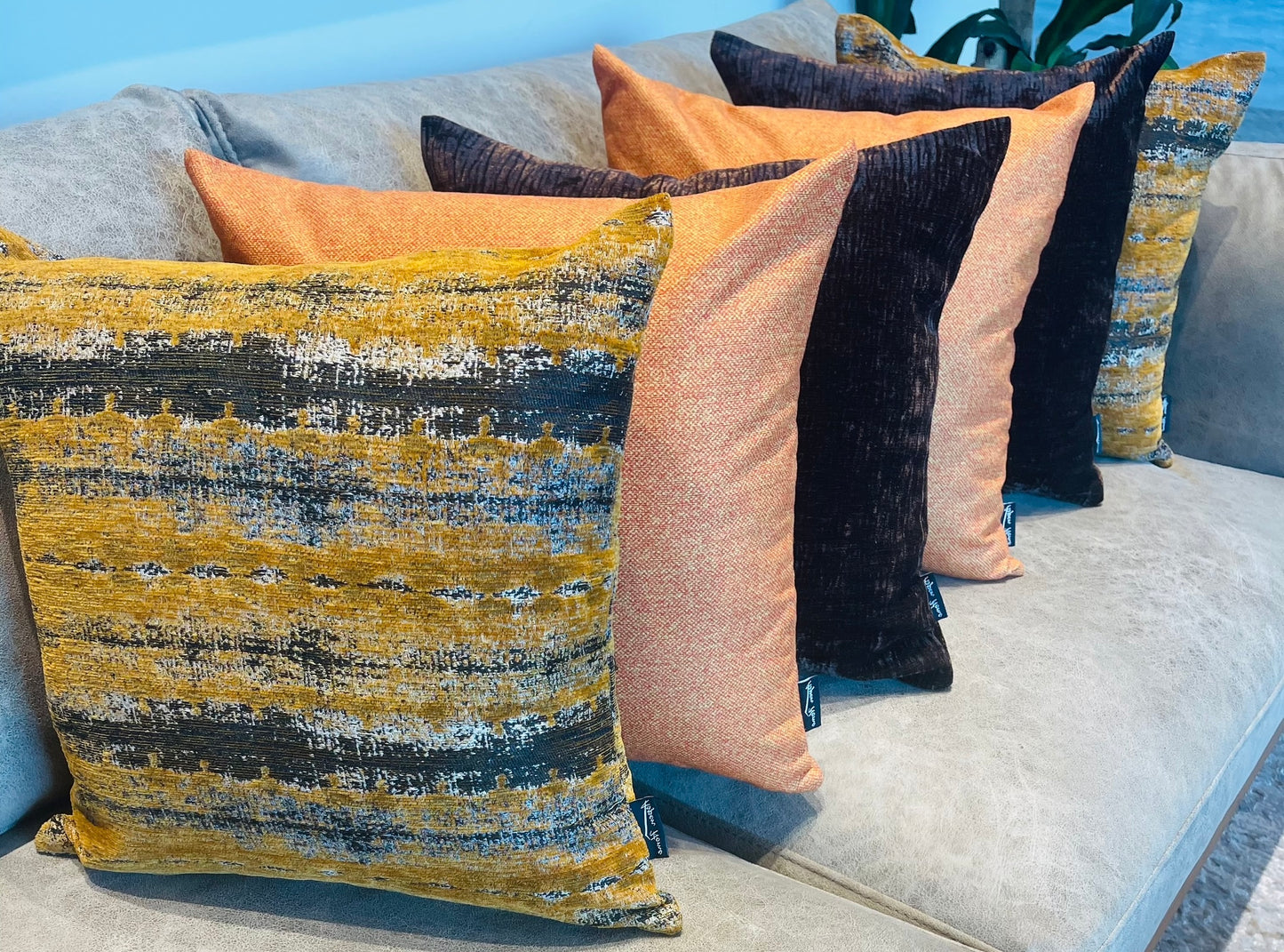 ‎ Cushion  16-012