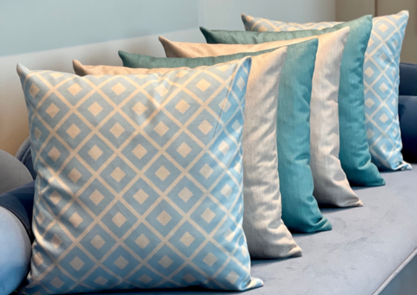 ‎ Cushion  16-047