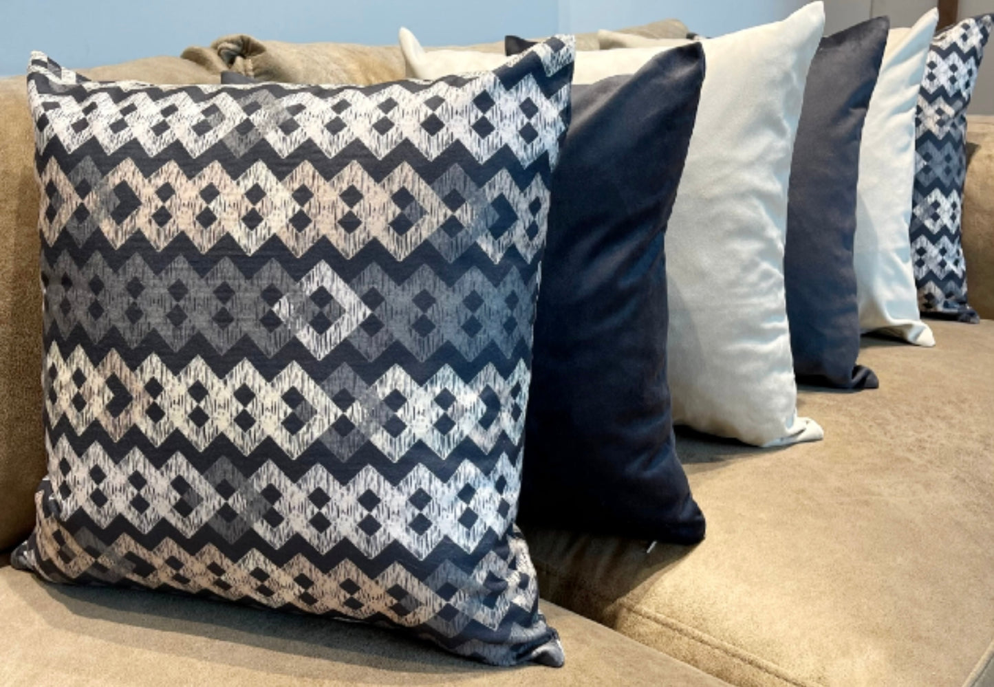 ‎ Cushion  16-049