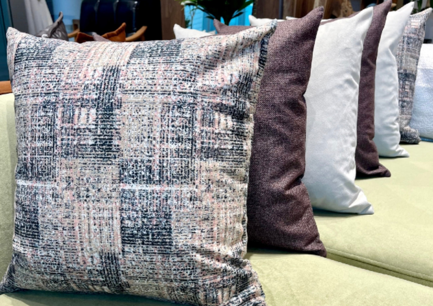 ‎ Cushion  16-057