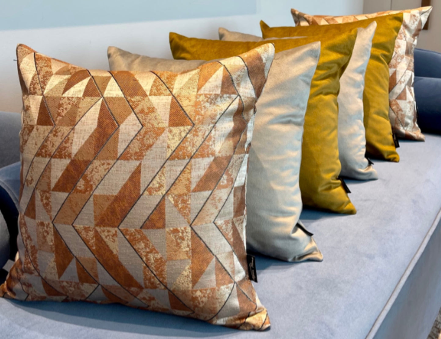 ‎ Cushion  16-136